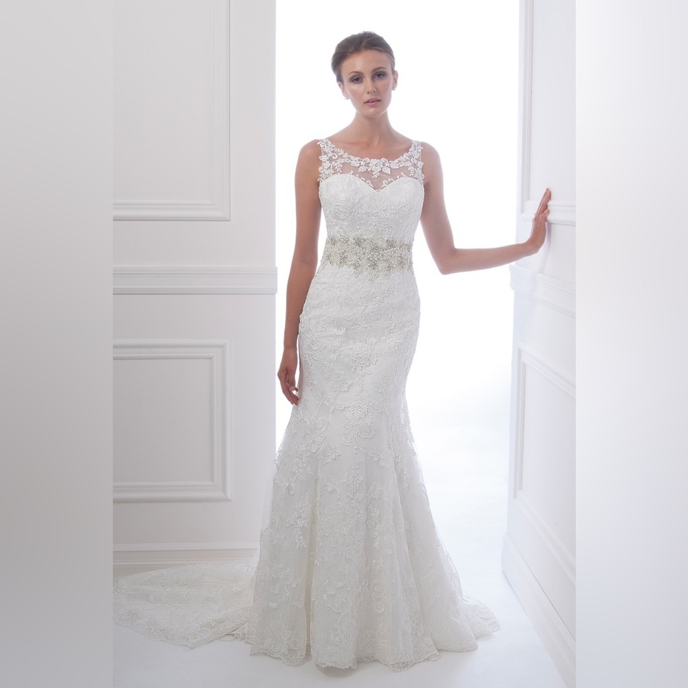 Alfred Sung 2014 timeless classy fitted sweetheart neckline lace wedding dress 8